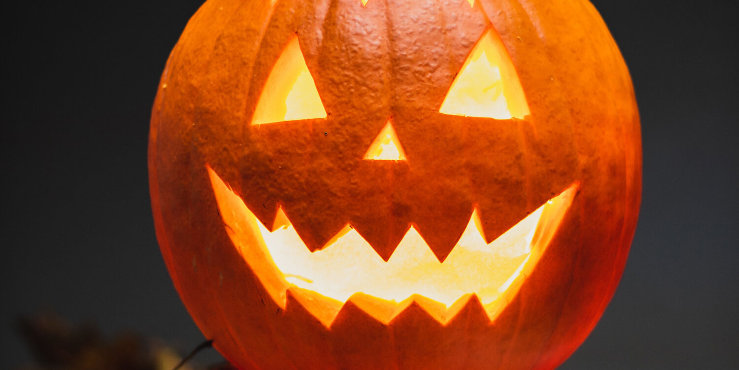 Driving Safely at Halloween: 9 Top Tips for a Spooktacular Night